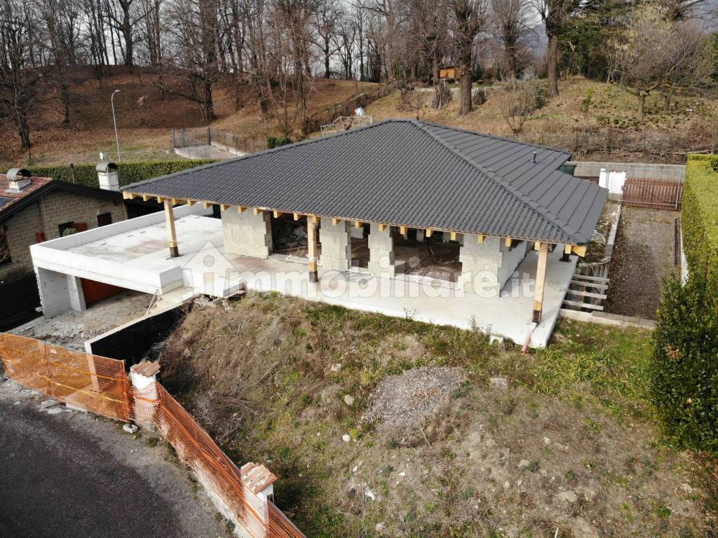 VILLA UNIFAMILIARE CON GIARDINO MONTORFANO