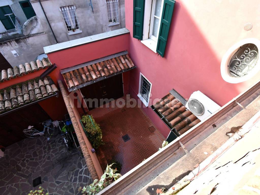 VISTA DALL'ALTO CORTILE INTERNO