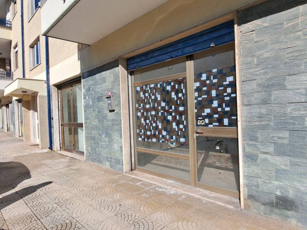 Locale commerciale viale giovanni xxiii 9, centro, vibo valentia