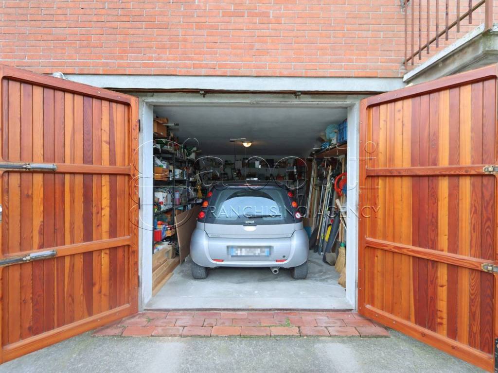 Garage 2