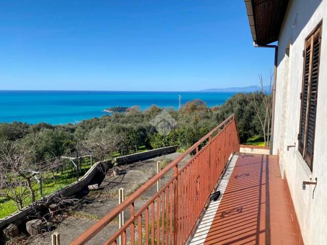 BALCONE CON VISTA MARE