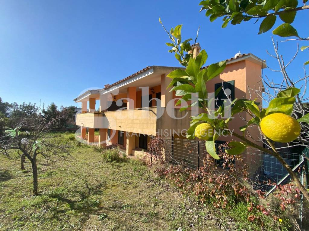 Villa bifamiliare via del rovo, 10, pittulongu, olbia