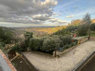 terreno coltivabile con vista sulle colline