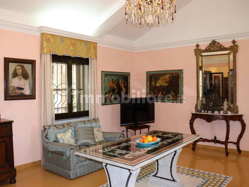 Salone