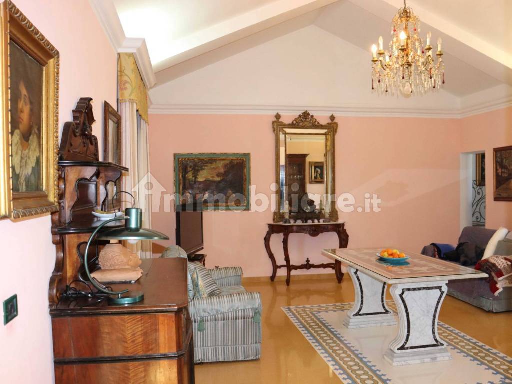 Salone