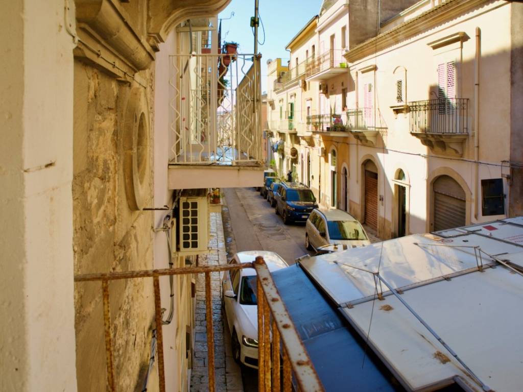 Balcone Primo Piano Via Garibaldi