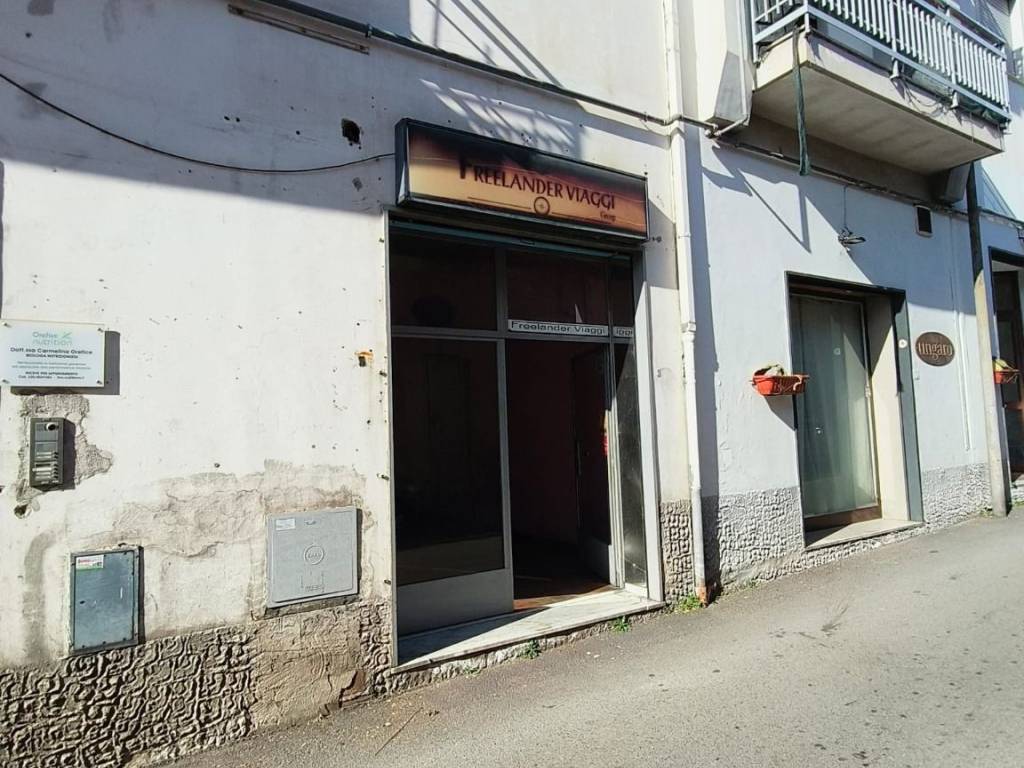 Locale commerciale via ferrovia 5, sperone