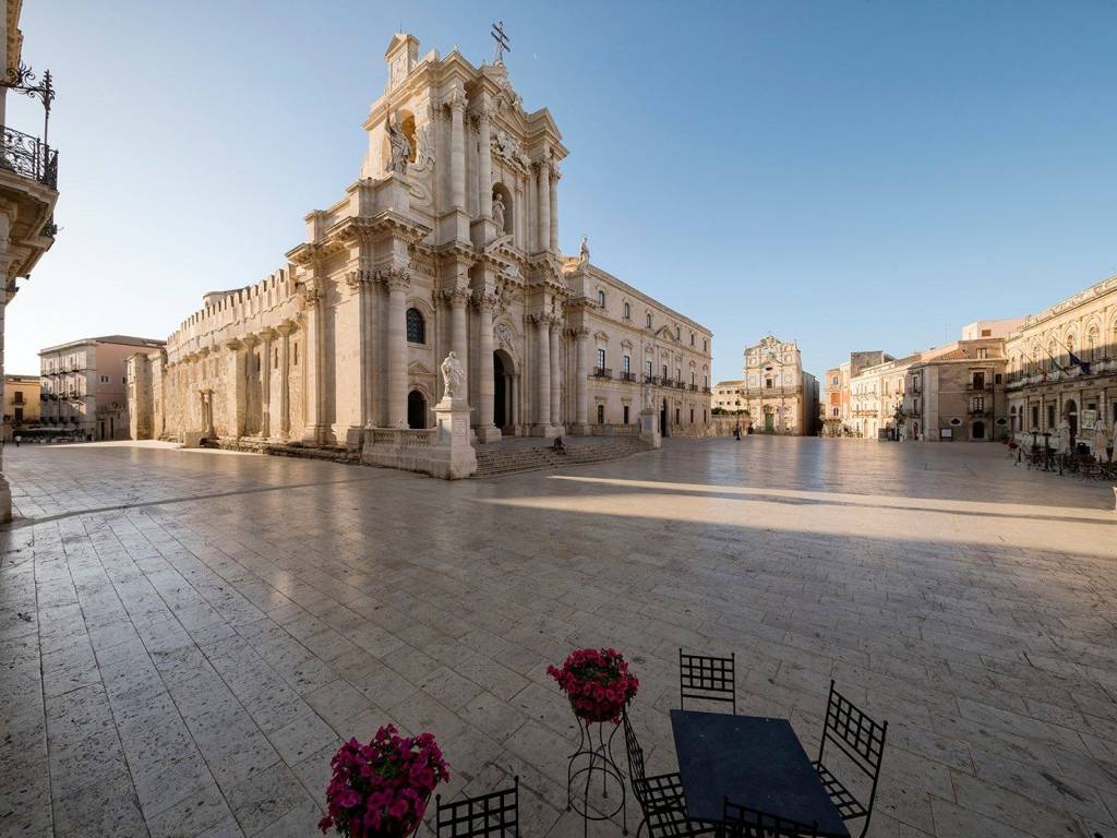 Piazza-Duomo.-Siracusa.jpg