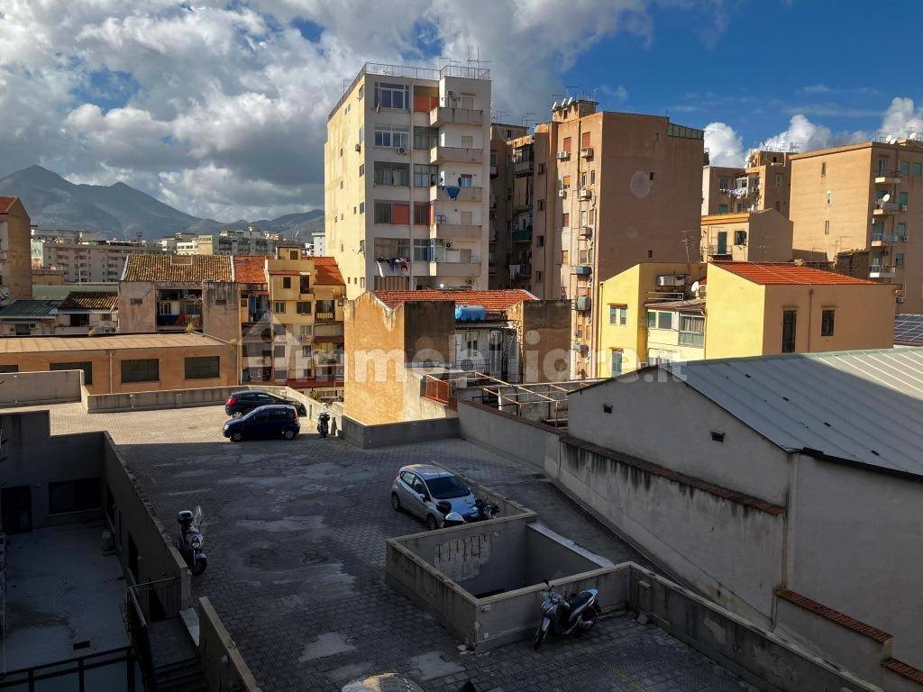 panorama del balcone del living e della cucina