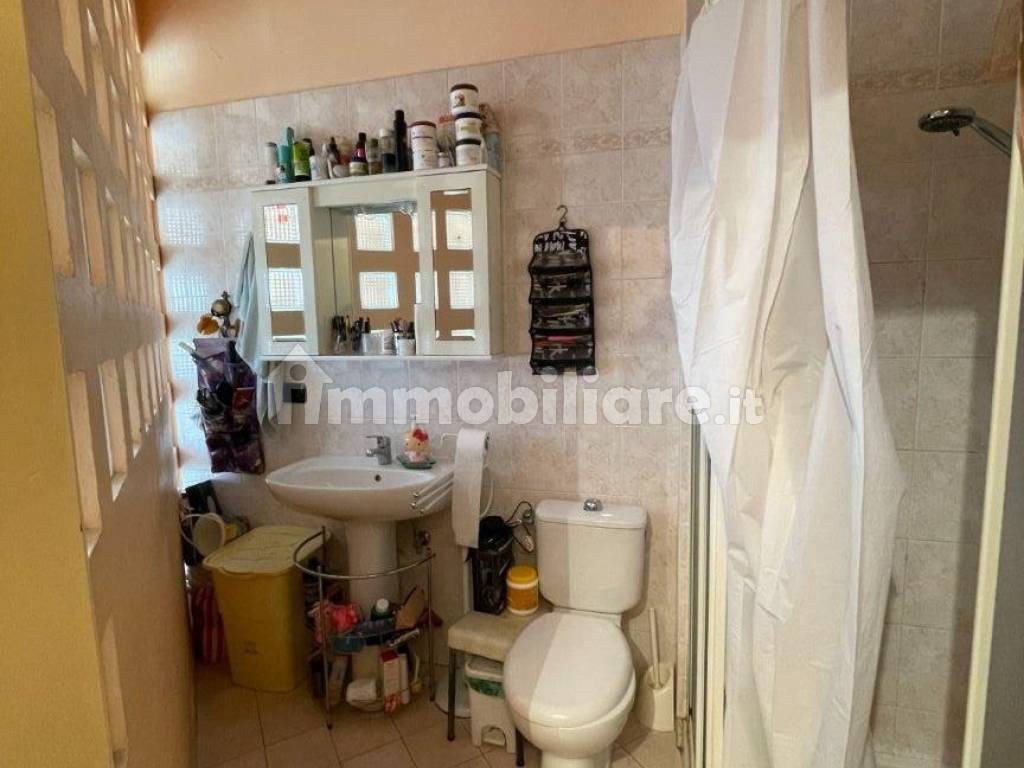 bagno di servizio alla camera