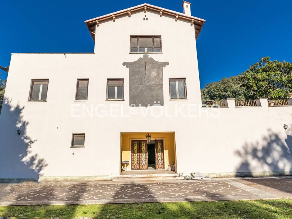 Vendita Villa plurifamiliare in via della Pisana 1080 Roma. Da ristrutturare, posto auto, con