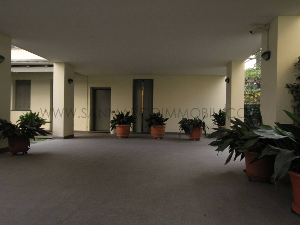 ingresso condominiale