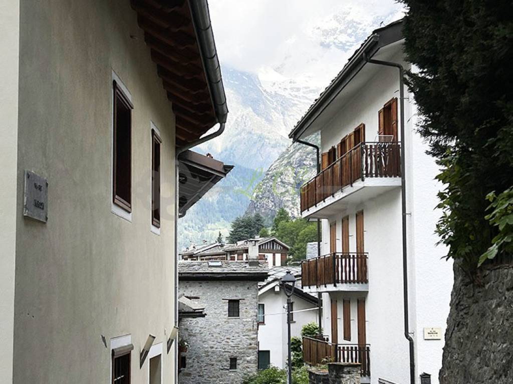 VENDITA COURMAYEUR - ESTERNO