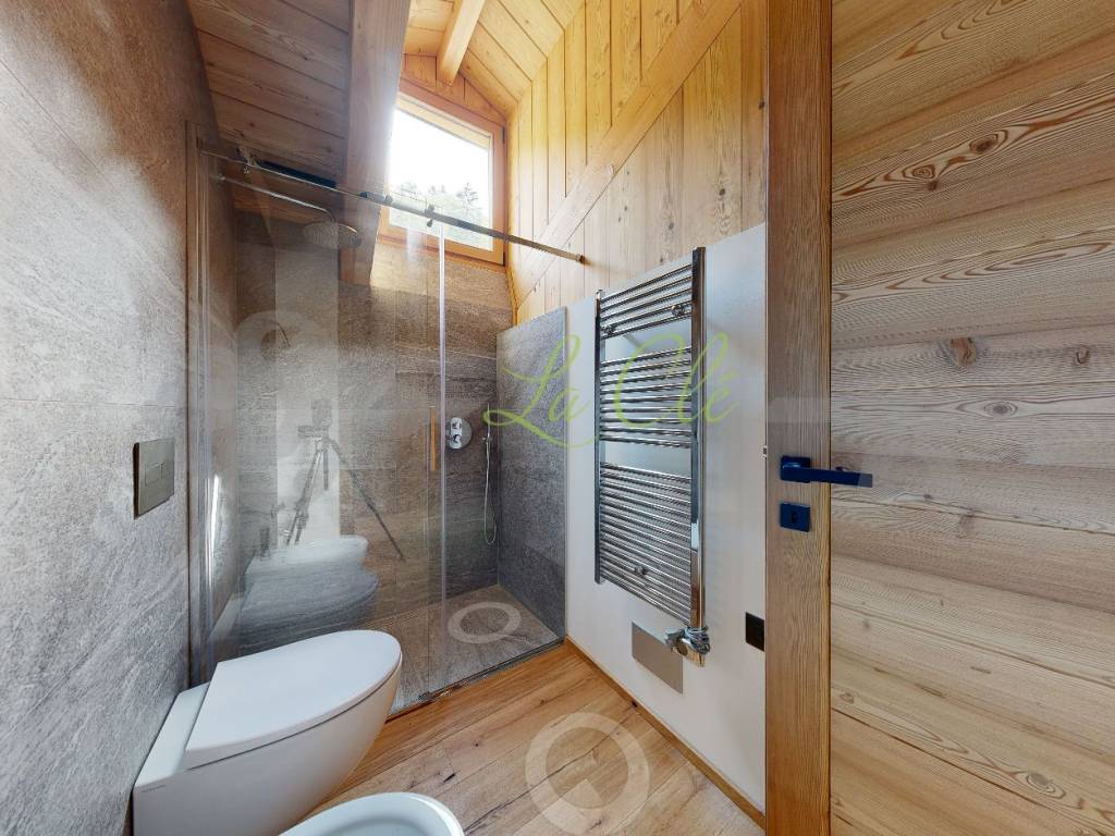 VENDITA COURMAYEUR: bagno