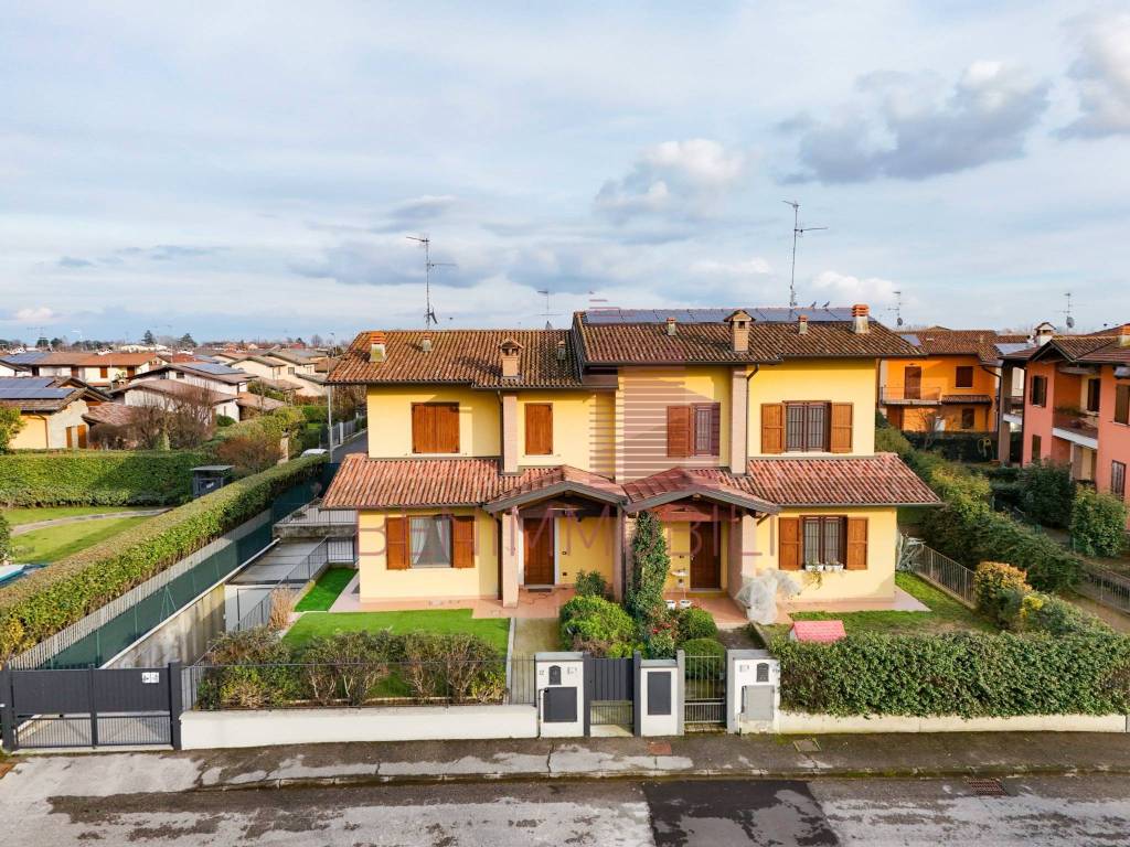 Villa bifamiliare in vendita Manerbio (BS) (158).j