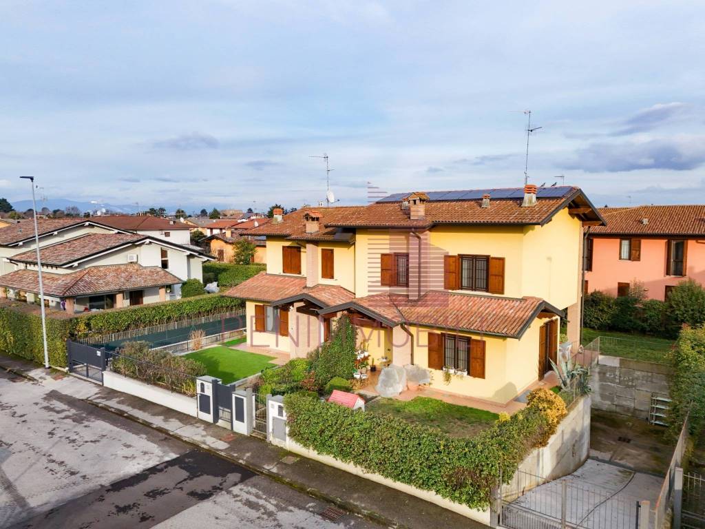 Villa bifamiliare in vendita Manerbio (BS) (160).j