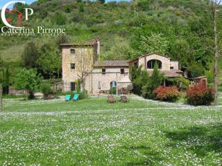 Montaione vendesi molino con fienile e terreno