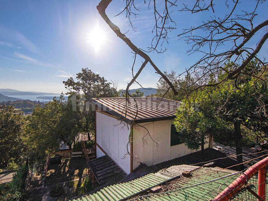 VEDUTA ESTERNA VILLA CON VISTA LAGO 