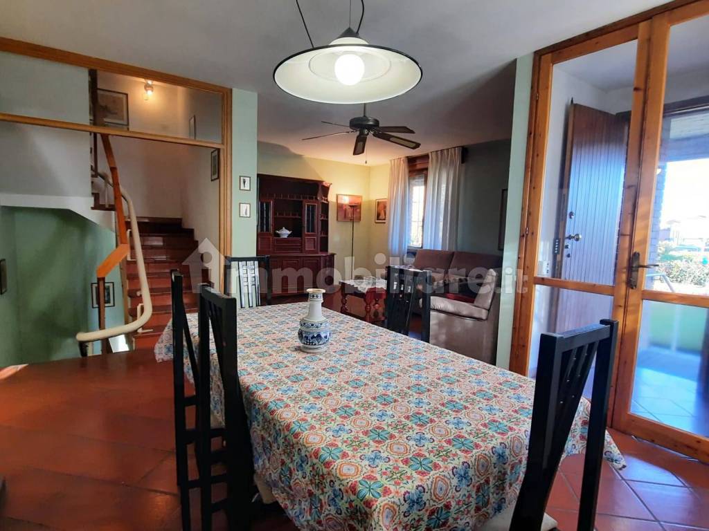 Vendita Villa A Schiera In Via Dei Tigli Bagnolo In Piano Buono Stato vendita-villa-a-schiera-in-via-dei-tigli-bagnolo-in-piano-buono-stato