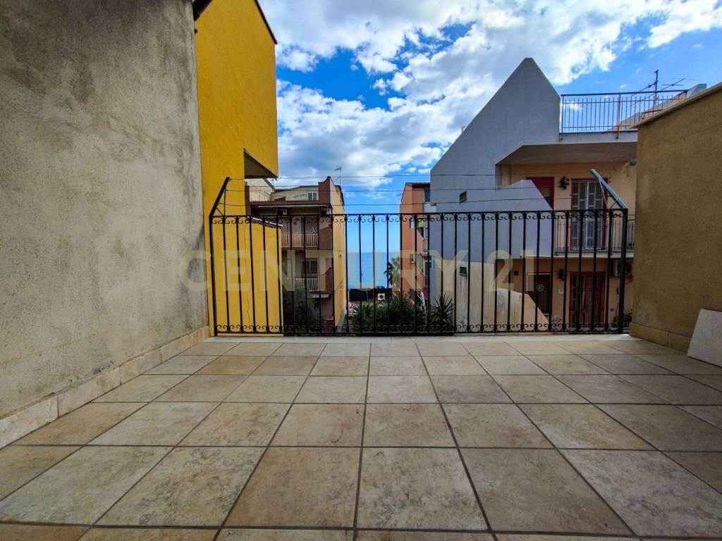 Vendita Appartamento in via Salvatore Quasimodo. Sant'Alessio Siculo