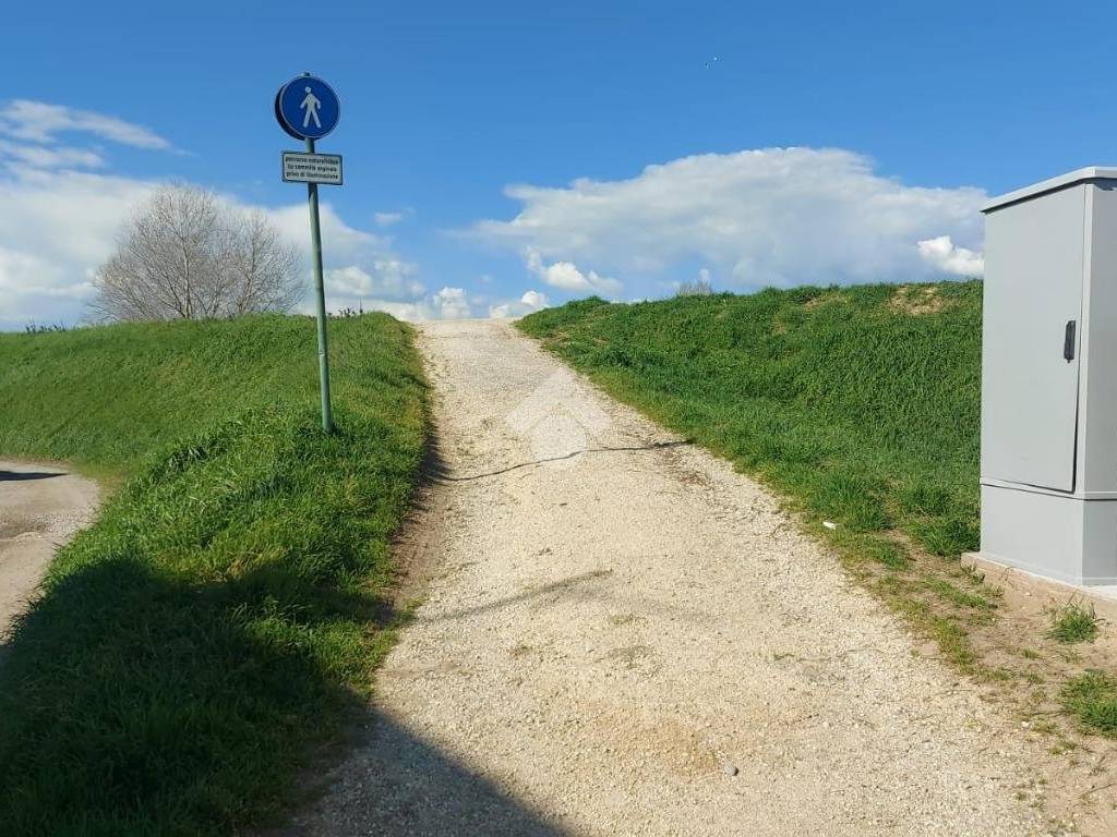 strada di accesso