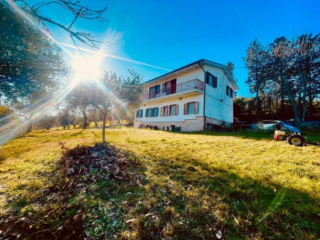 Villa unifamiliare località san carlo, calvi dell'umbria