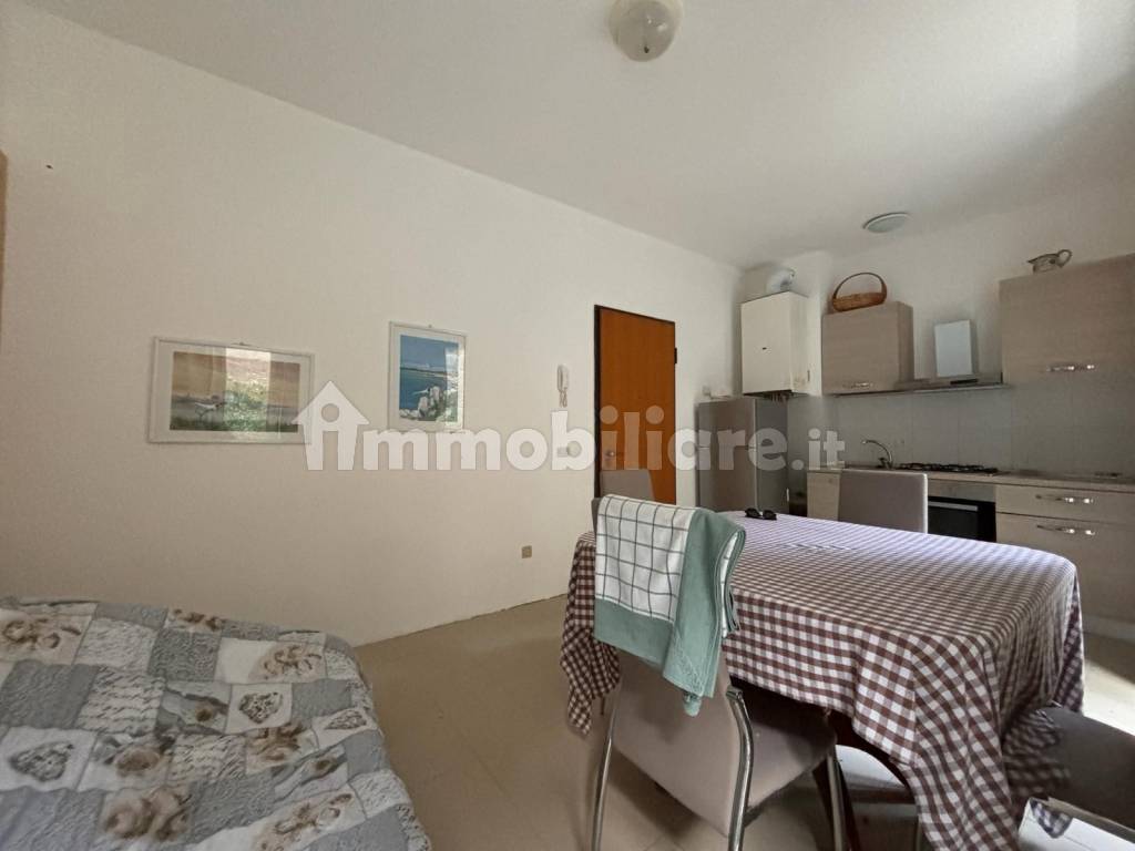 Vendita Appartamento Celle Ligure. Bilocale in via Cassisi 1. Buono stato,  terzo piano, con terrazza, riscaldamento autonomo, rif. 78947111