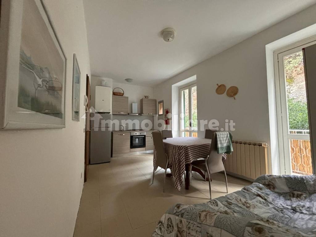 Vendita Appartamento Celle Ligure. Bilocale in via Cassisi 1. Buono stato,  terzo piano, con terrazza, riscaldamento autonomo, rif. 78947111