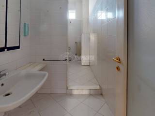 Viale-Della-Repubblica-Bathroom