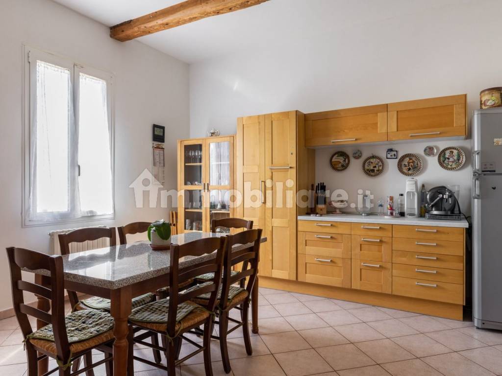 sala con cucina a vista