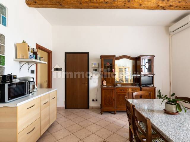 sala con cucina a vista