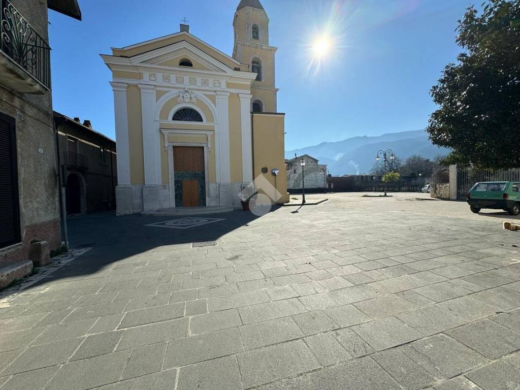 chiesa e piazza