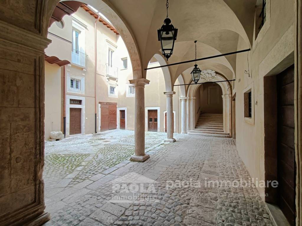 Porticato e cortile interno