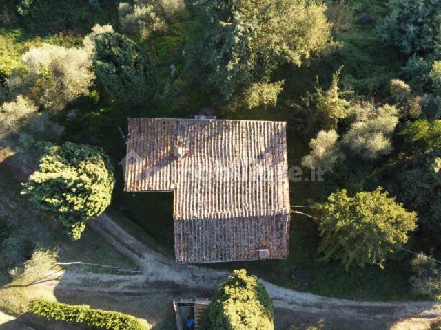 vendesi rustico da ristrutturare lucca collina DJI