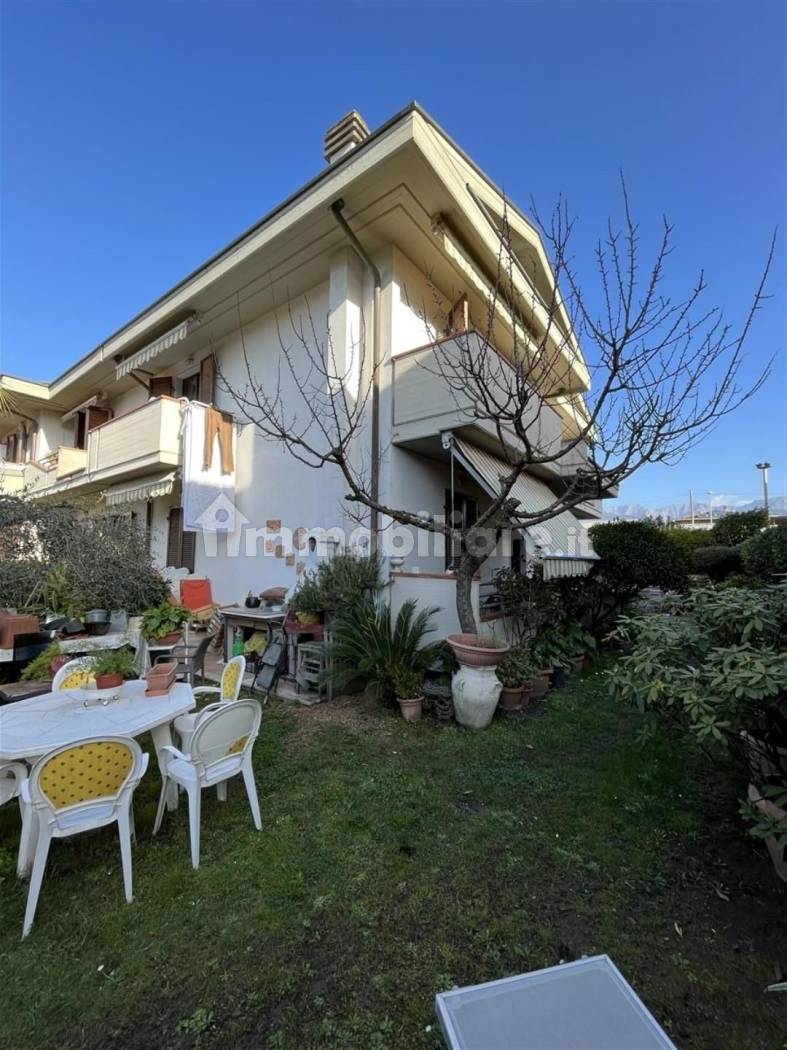 Villetta a schiera in vendita a Massa