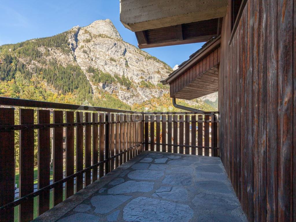 Courmayeur trilocale con terrazzo