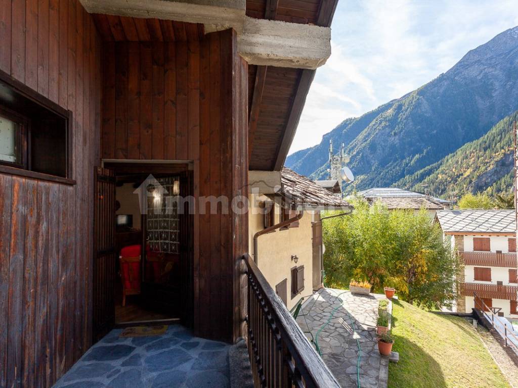 Courmayeur trilocale con terrazzo