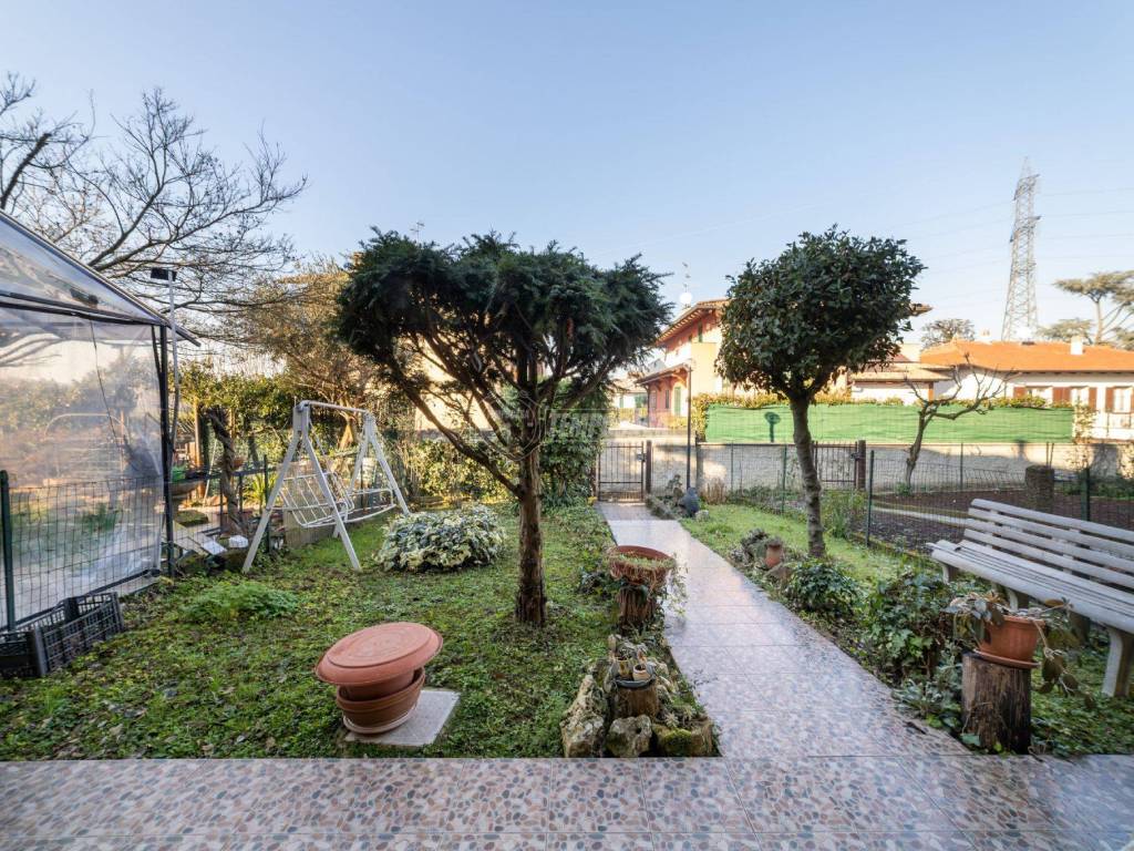 GIARDINO PRIVATO FRONTE 2