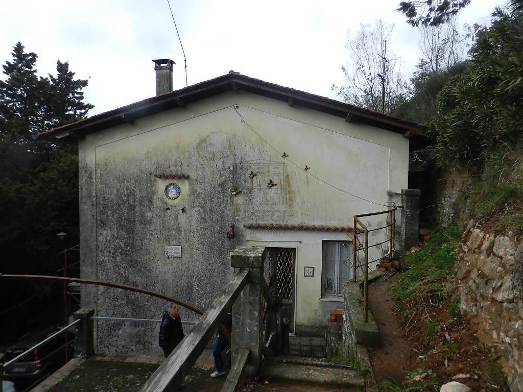 casa colonica da ristruttrurare Lucca (6).JPG