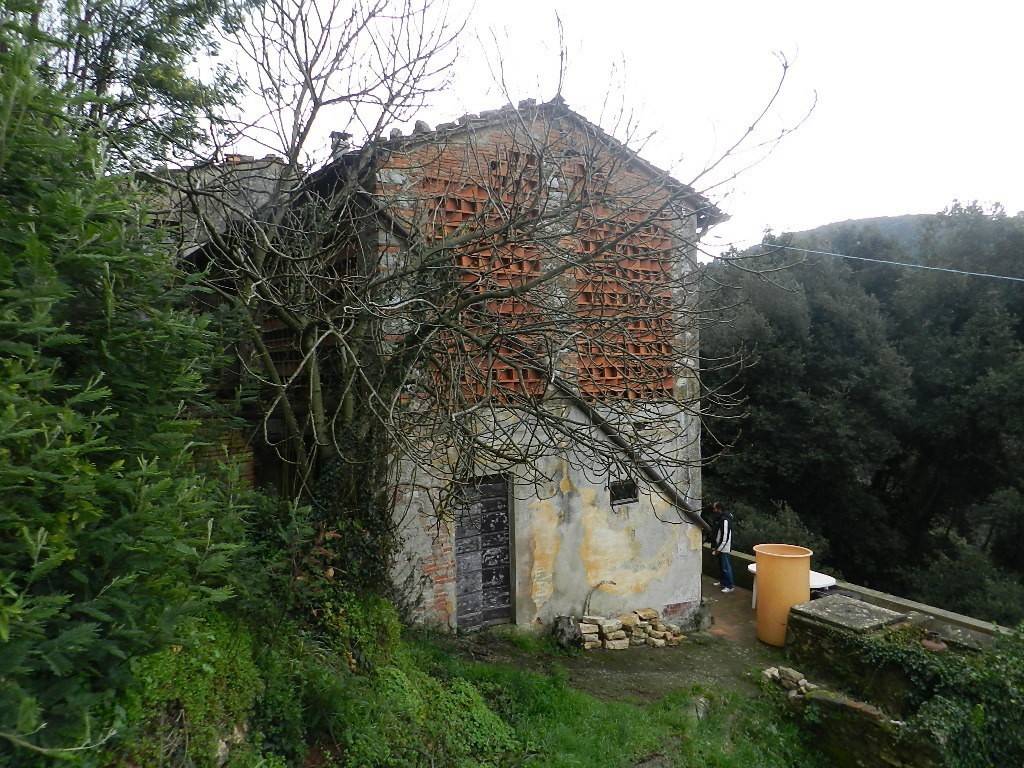 casa colonica da ristruttrurare Lucca (11).JPG