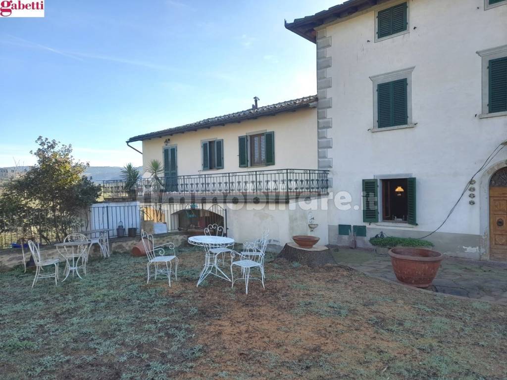 CASA PADRONALE CON APPARTAMENTO ADIACENTE DI PROPR