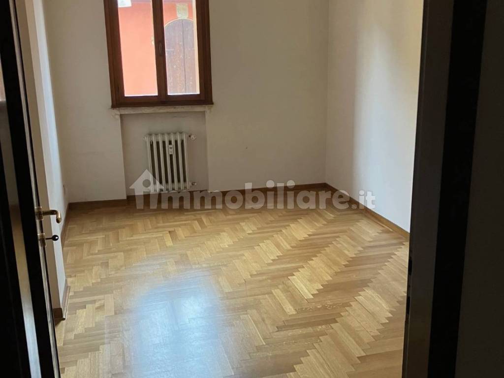Rent Apartment Padua. 4room flat in via del Seminario 14. Good