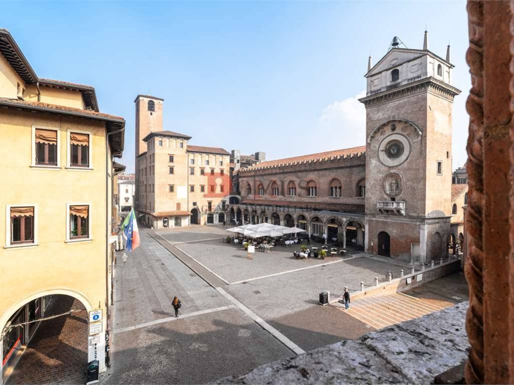 Vista su Piazza delle Erbe