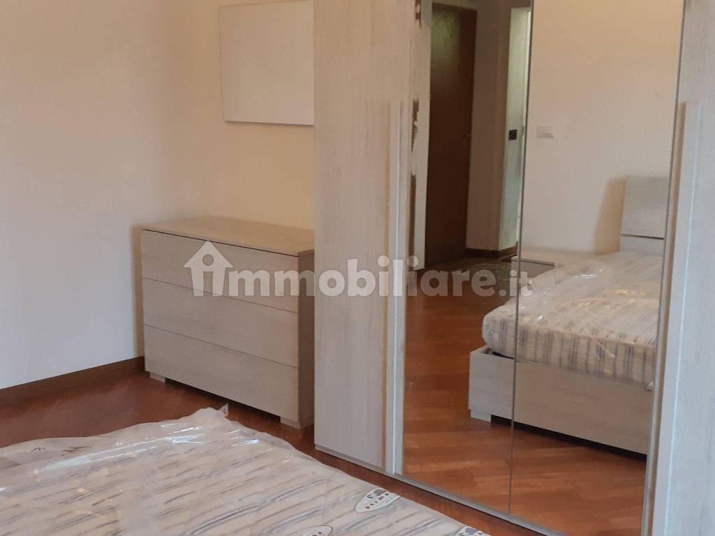 Rent Apartment Potenza. 3room flat in via Appia 12. Excellent condition, ground floor, parking