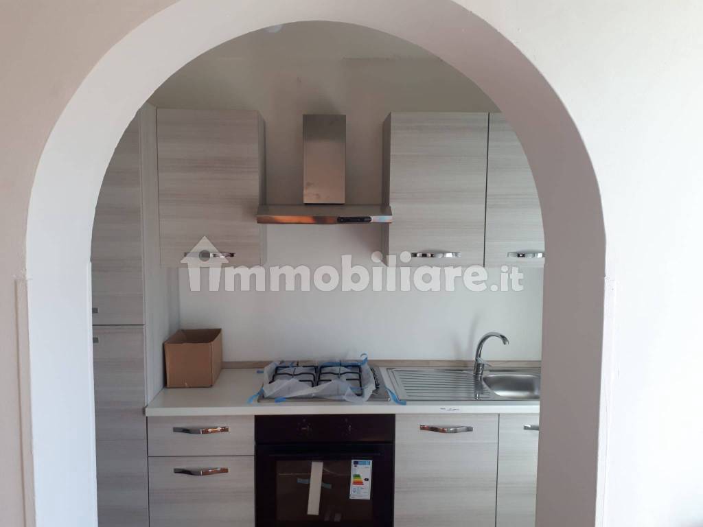 Rent Apartment Potenza. 3room flat in via Appia 12. Excellent condition, ground floor, parking