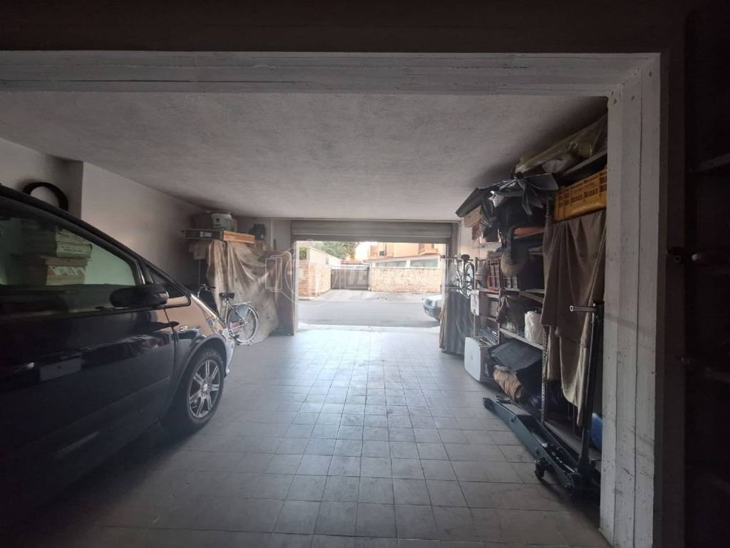 Garage - box via giuseppe mallardi, casamassima