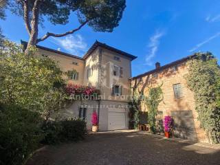 In vendita lussuosa villa con piscina a Marsciano 