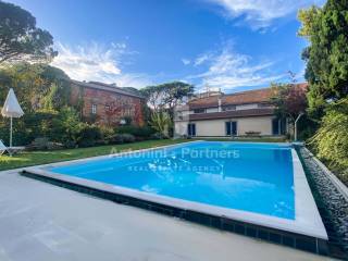 In vendita lussuosa villa con piscina a Marsciano 