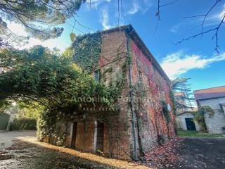 In vendita lussuosa villa con piscina a Marsciano 