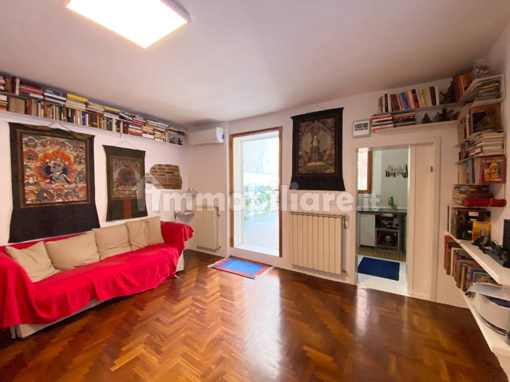 Sale Apartment Bologna. 2room flat in via del Pratello. Excellent